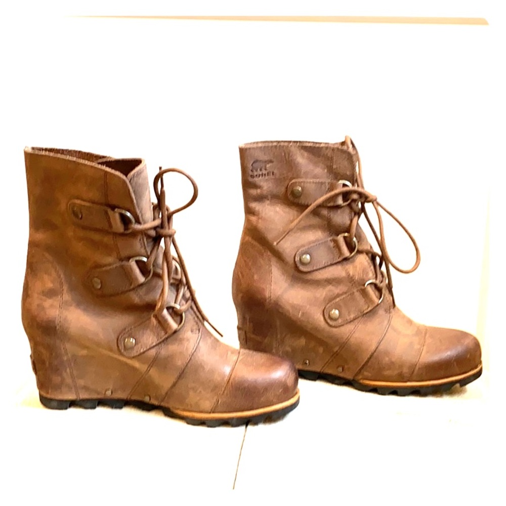Sorel wedge leather boots- brown laces -size 8.5